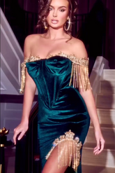 Elegantes dunkelgrünes schulterfreies, ärmelloses Ballkleid im Meerjungfrauenstil mit Pailletten und Schlitz